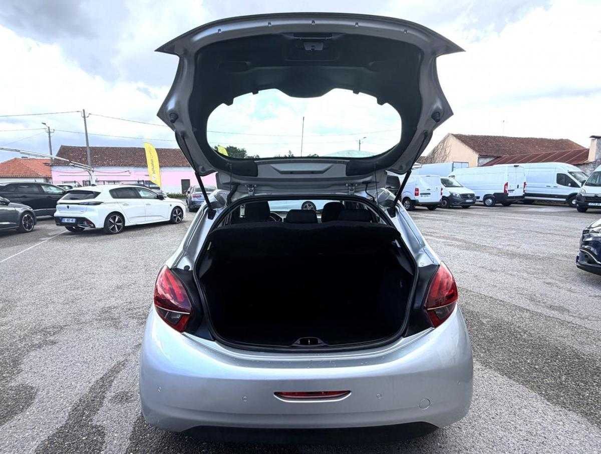 peugeot-208-2015-gasolina-1199cc