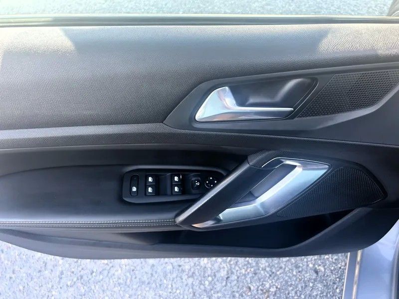 peugeot-308-2015-gasolina-1199cc