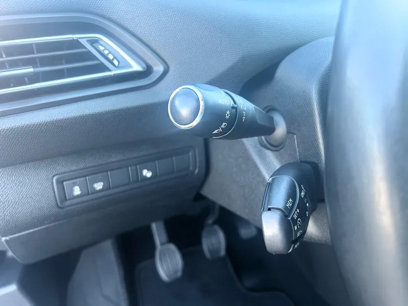 peugeot-308-2015-gasolina-1199cc