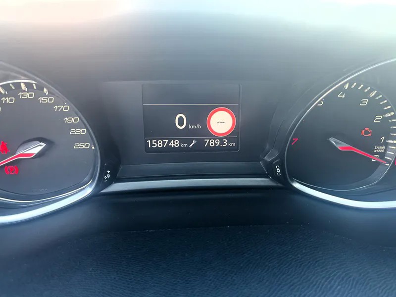 peugeot-308-2015-gasolina-1199cc