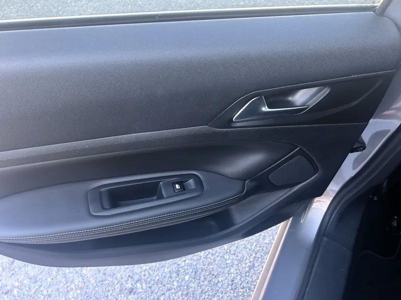 peugeot-308-2015-gasolina-1199cc