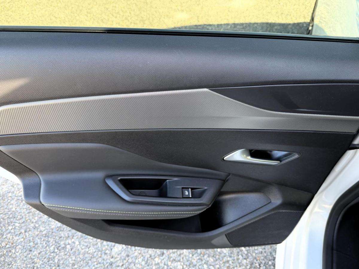peugeot-308-2022-hibrido-a-gasolina-1598cc