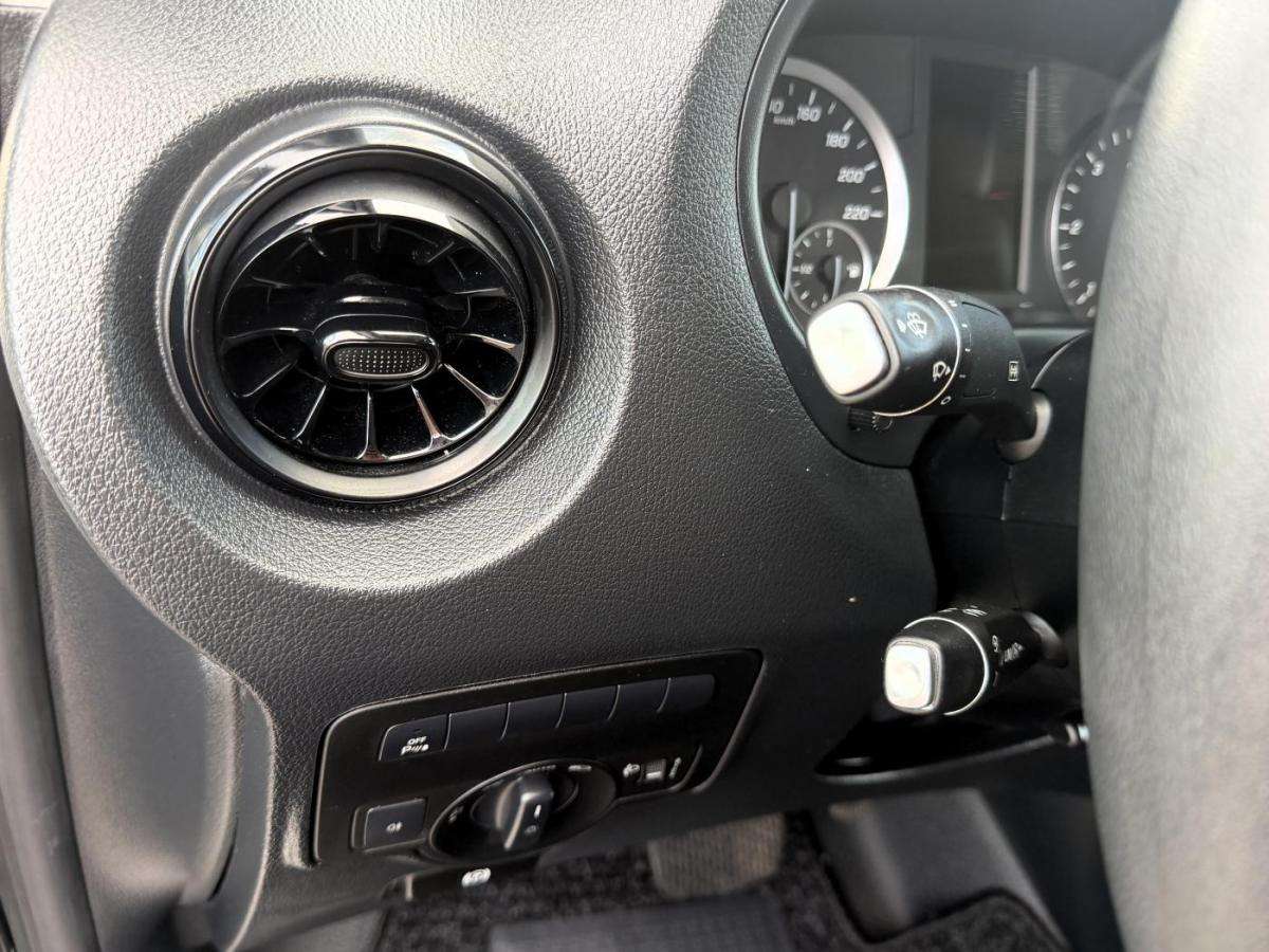 mercedes-benz-vito-2023-diesel-1950cc