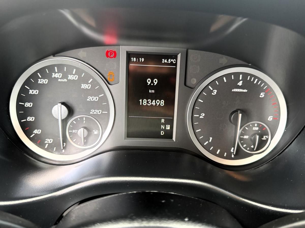 mercedes-benz-vito-2023-diesel-1950cc