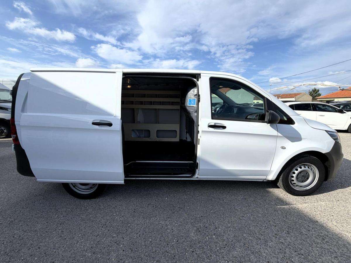 mercedes-benz-vito-2023-diesel-1950cc