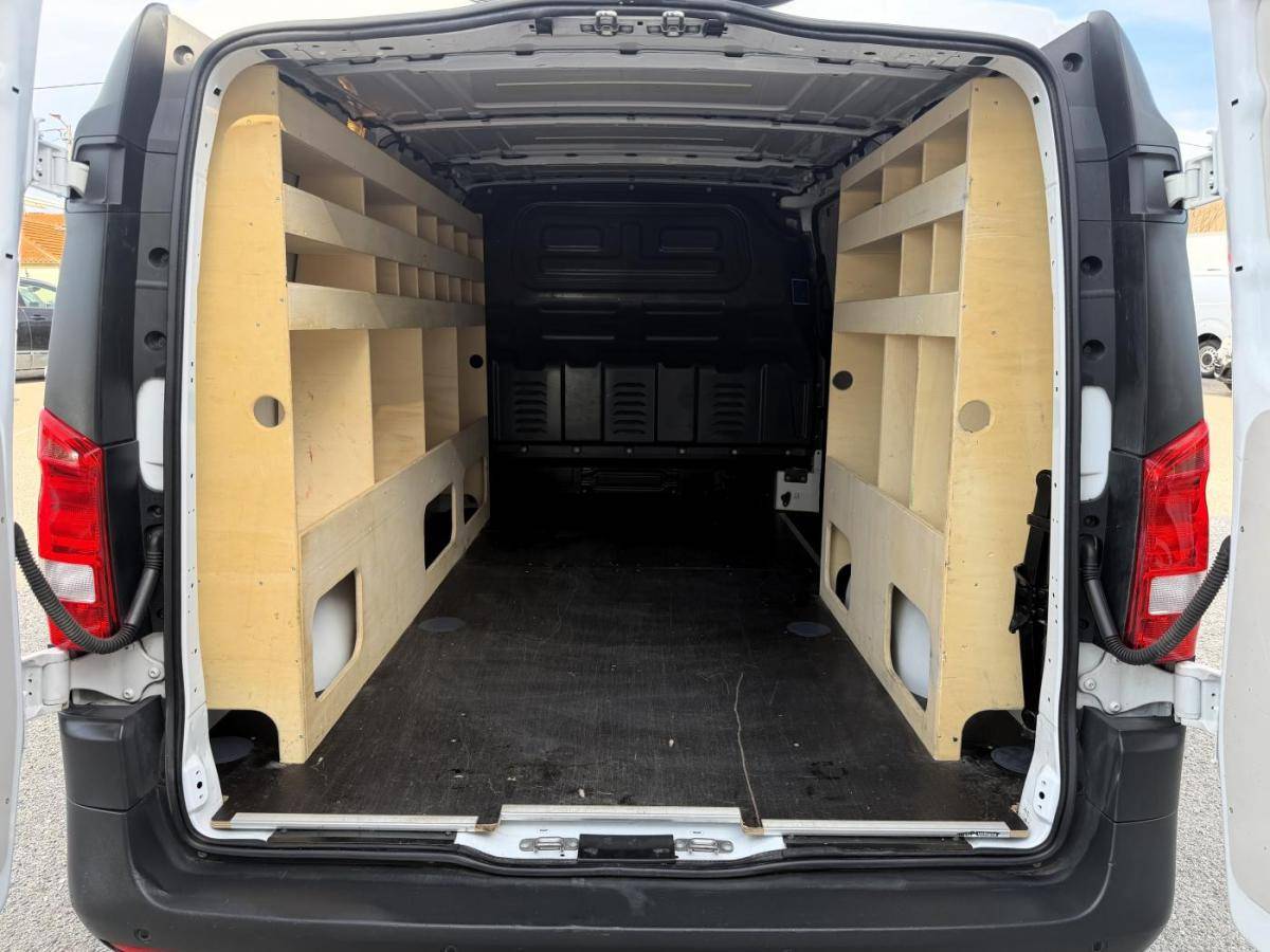 mercedes-benz-vito-2023-diesel-1950cc