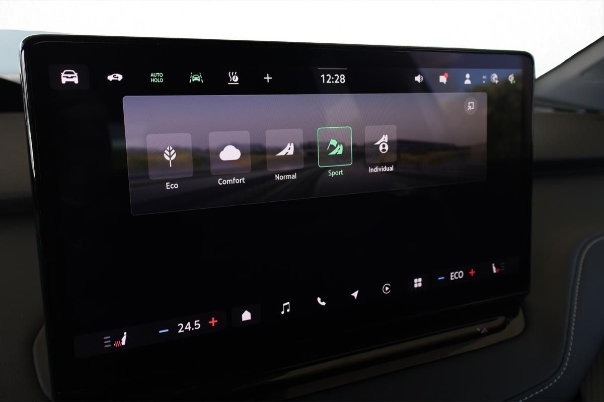 skoda-karoq-2025-eletrico-400cc