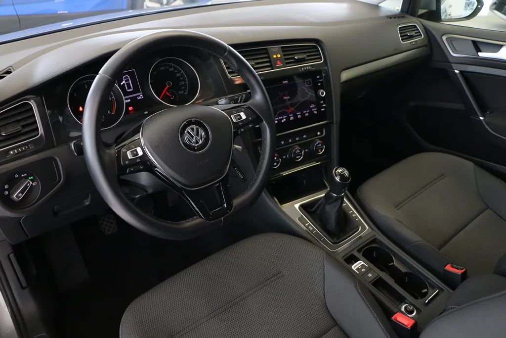volkswagen-golf-variant-2018-diesel-1598cc
