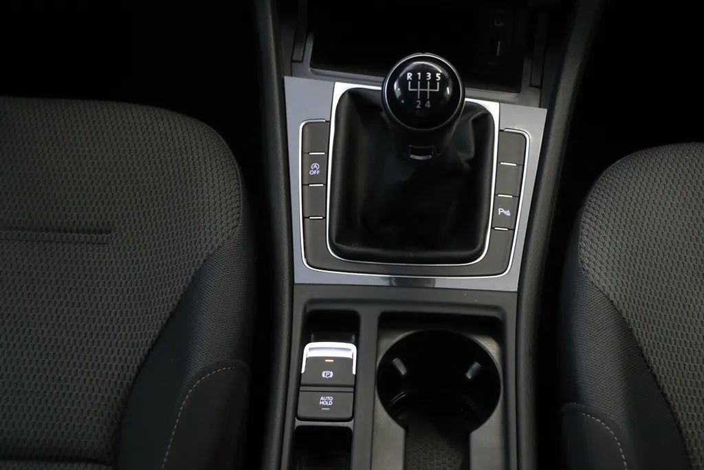 volkswagen-golf-variant-2018-diesel-1598cc