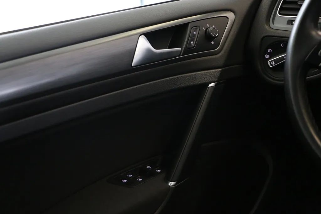 volkswagen-golf-variant-2018-diesel-1598cc