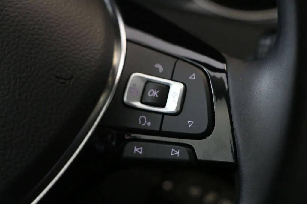volkswagen-golf-variant-2018-diesel-1598cc