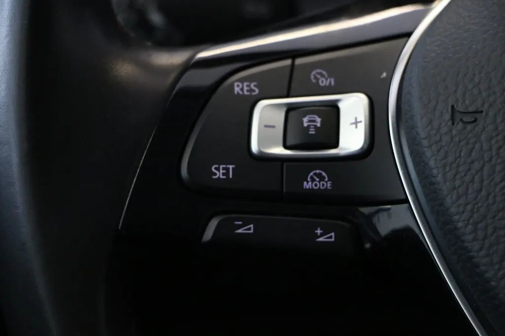volkswagen-golf-variant-2018-diesel-1598cc