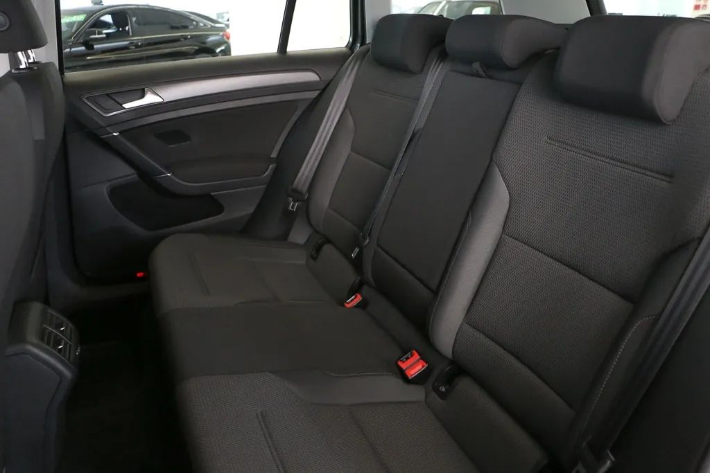 volkswagen-golf-variant-2018-diesel-1598cc
