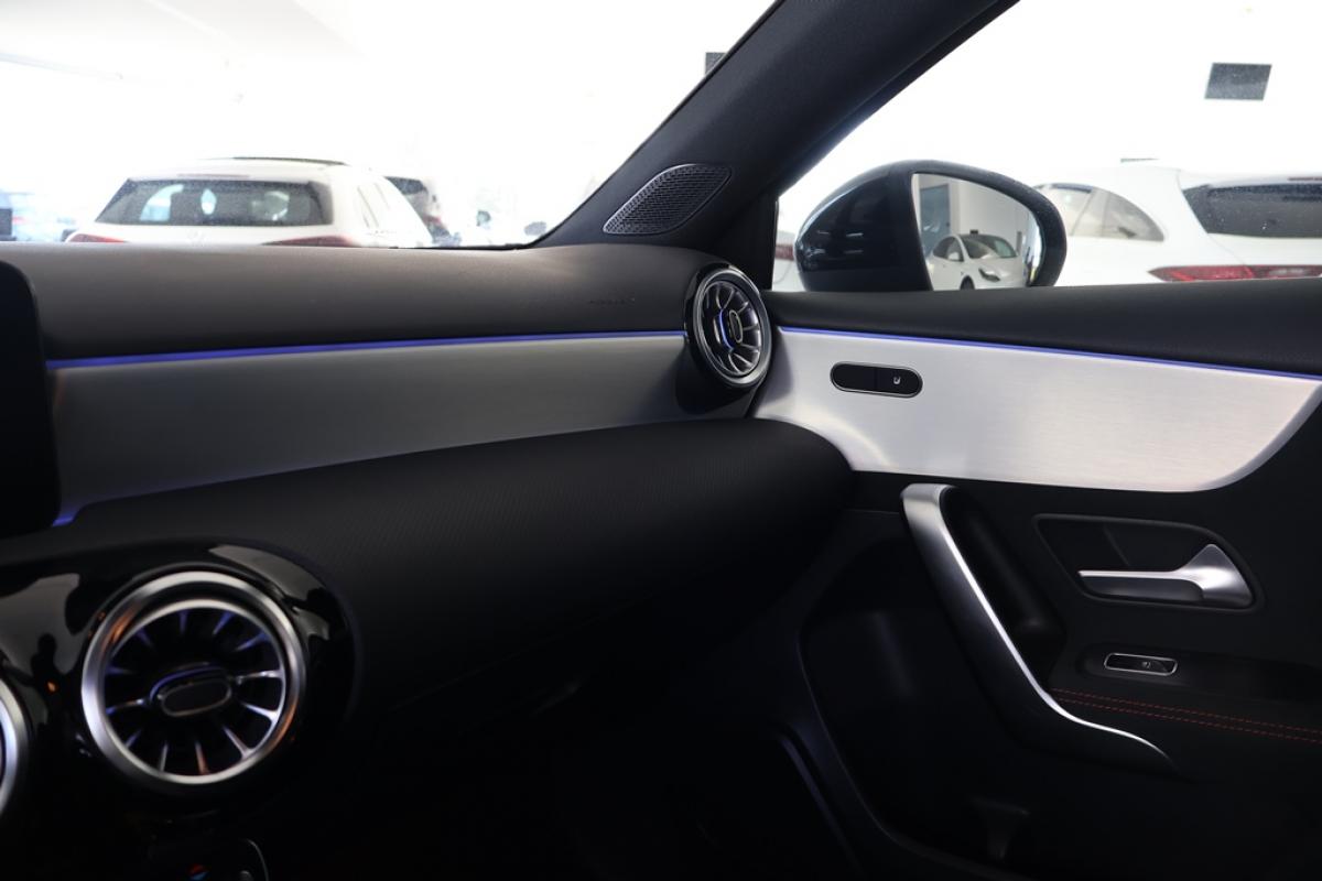 mercedes-benz-classe-a-2024-hibrido-a-gasolina-1332cc