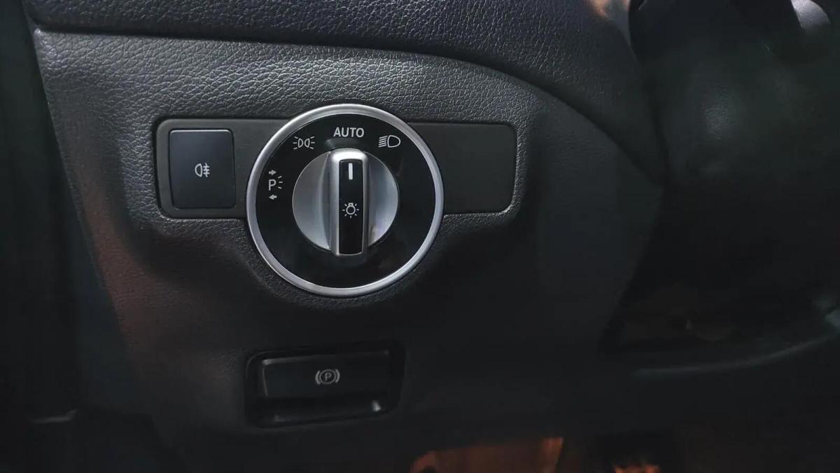 mercedes-benz-cla-200-d-2018-diesel-2143cc