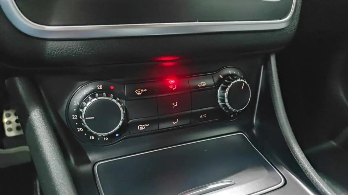 mercedes-benz-cla-200-d-2018-diesel-2143cc