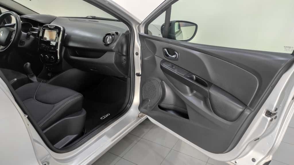 renault-clio-sport-tourer-2014-diesel-1461cc
