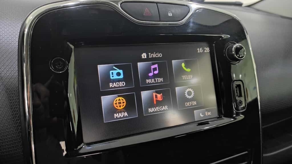 renault-clio-sport-tourer-2014-diesel-1461cc