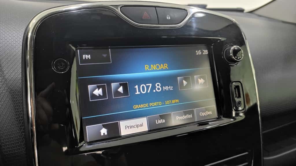 renault-clio-sport-tourer-2014-diesel-1461cc