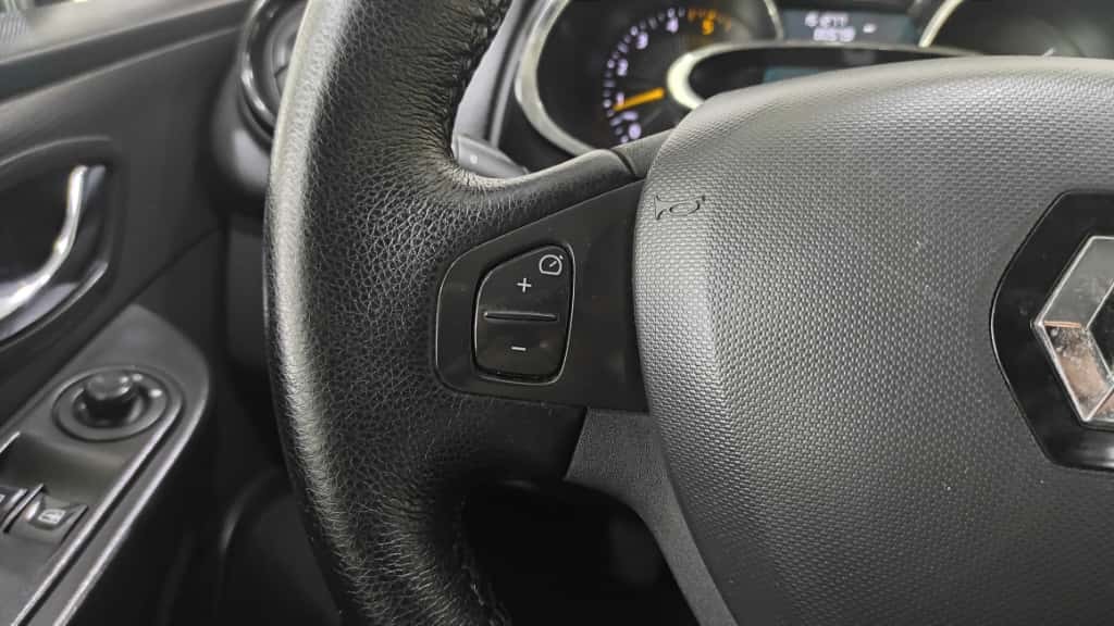 renault-clio-sport-tourer-2014-diesel-1461cc