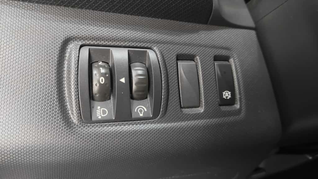 renault-clio-sport-tourer-2014-diesel-1461cc