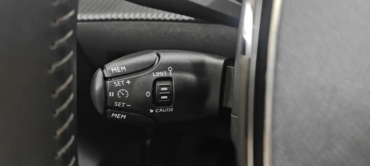 peugeot-208-2023-diesel-1499cc