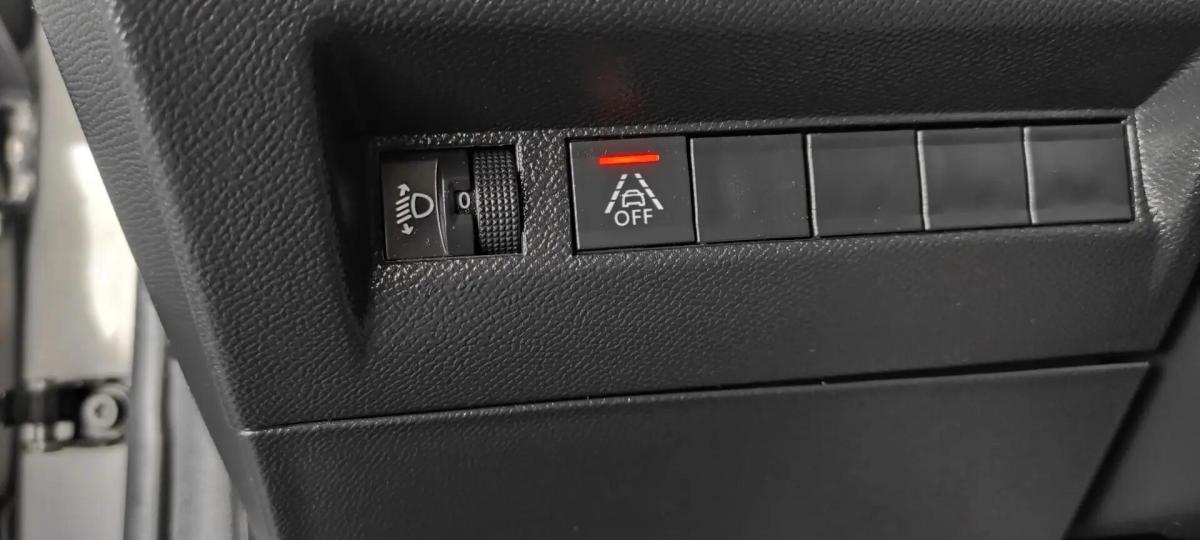 peugeot-208-2023-diesel-1499cc