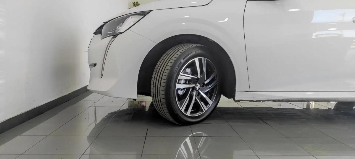 peugeot-208-2020-gasolina-1199cc
