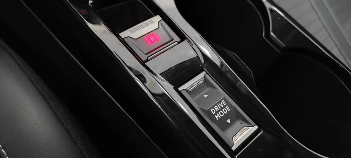 peugeot-208-2020-gasolina-1199cc