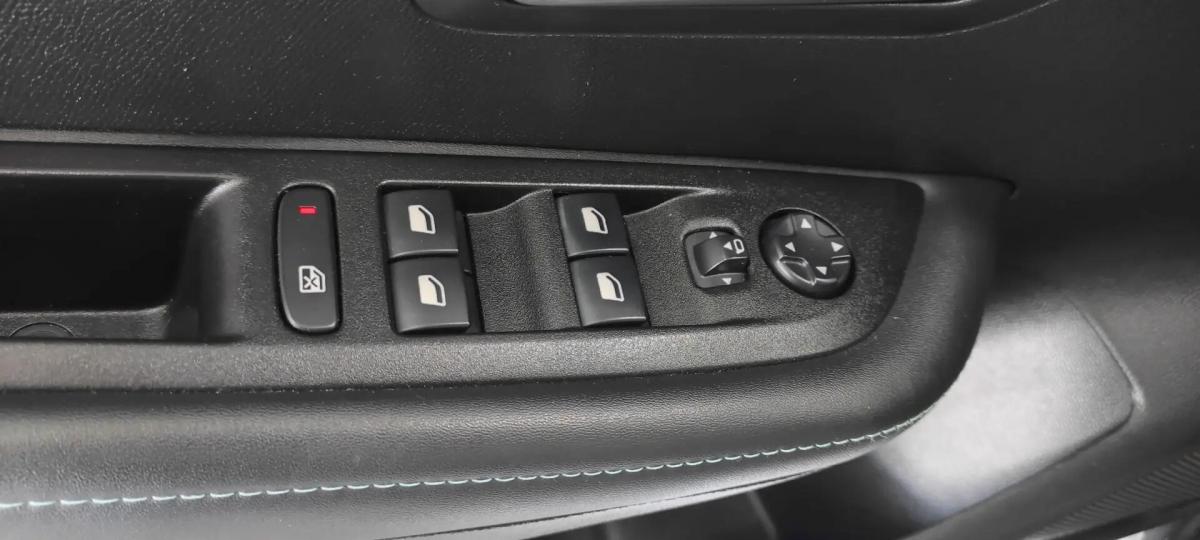 peugeot-208-2020-gasolina-1199cc