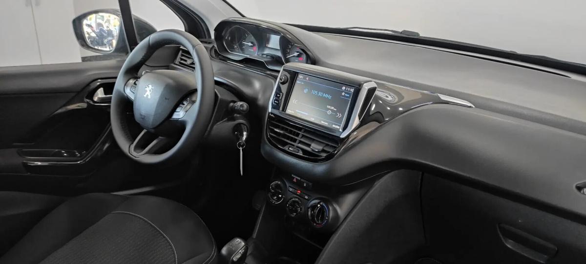 peugeot-208-2017-gasolina-1199cc