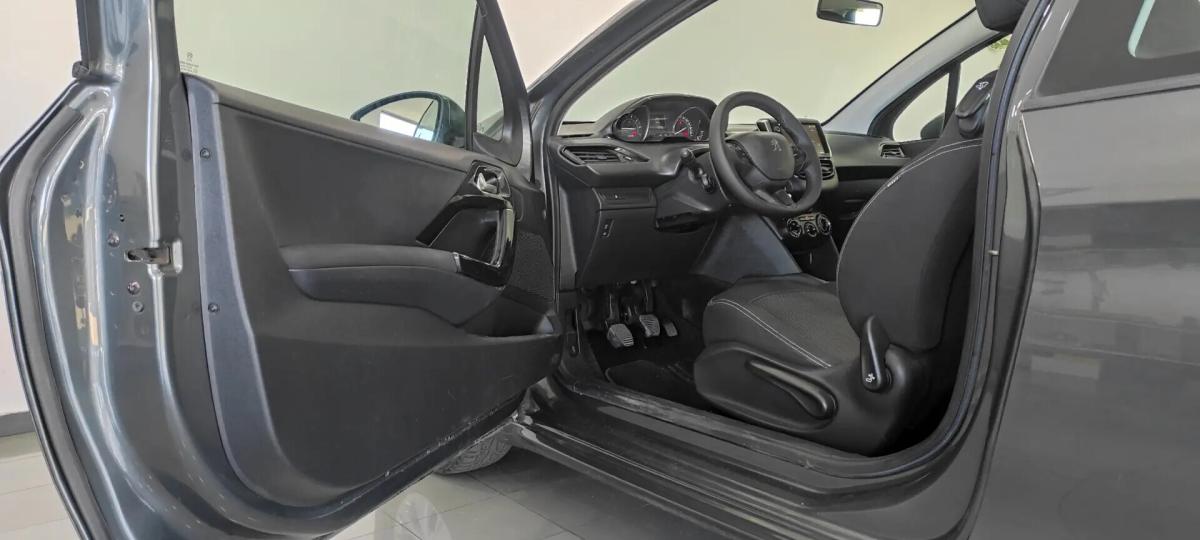 peugeot-208-2017-gasolina-1199cc
