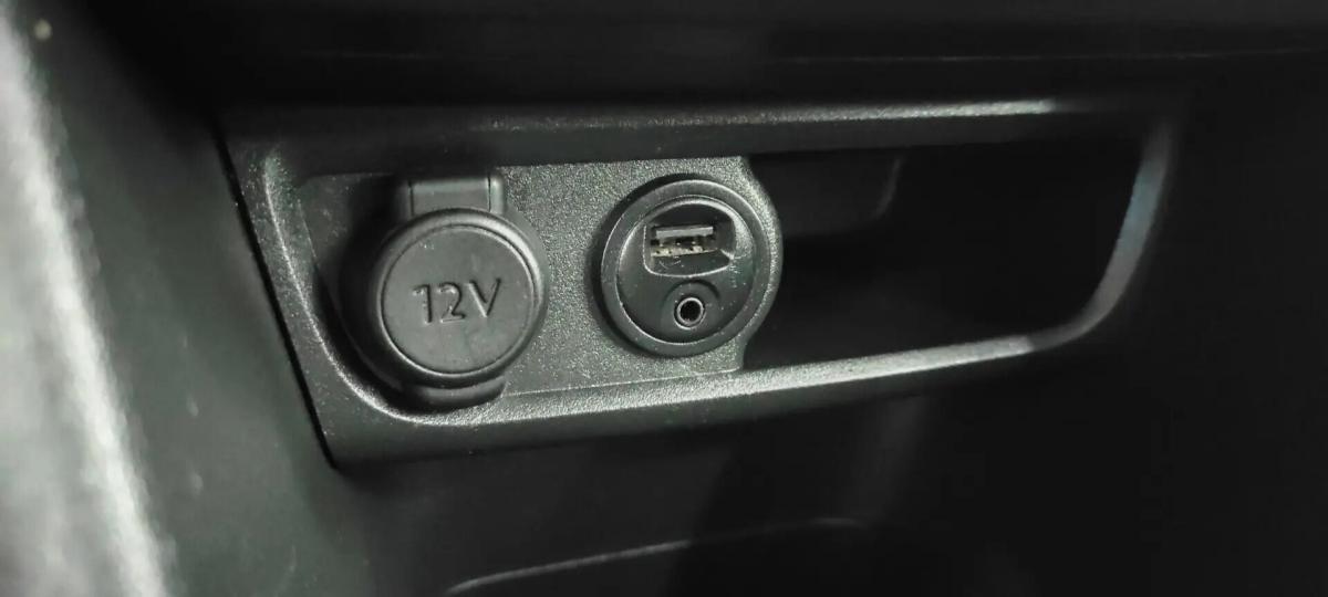 peugeot-208-2017-gasolina-1199cc