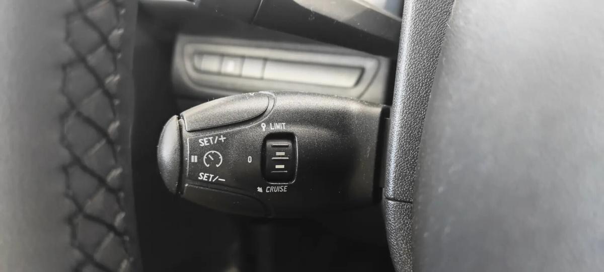 peugeot-208-2017-gasolina-1199cc