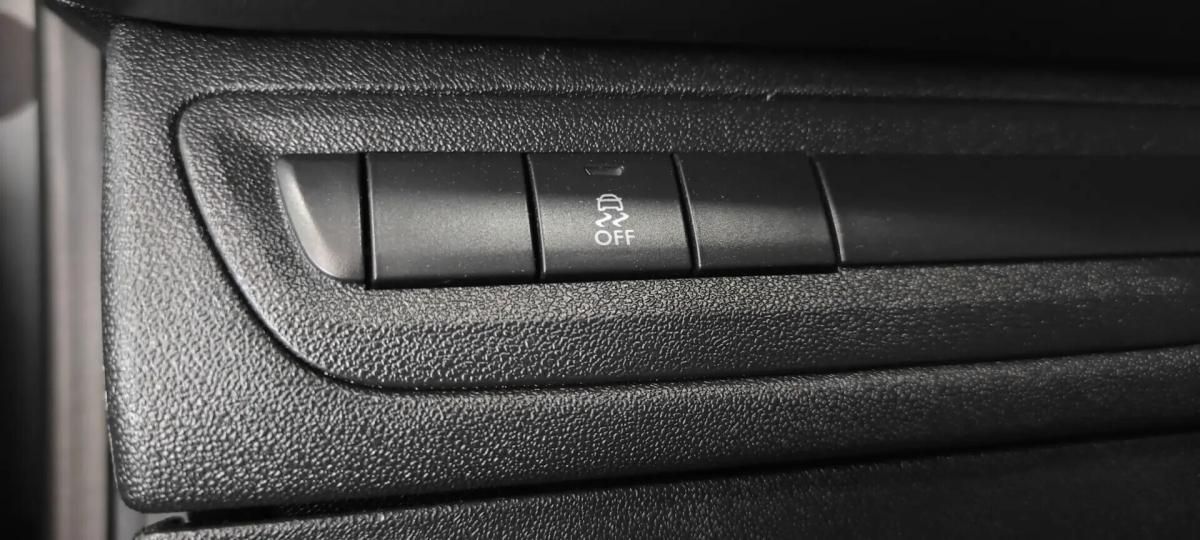 peugeot-208-2017-gasolina-1199cc