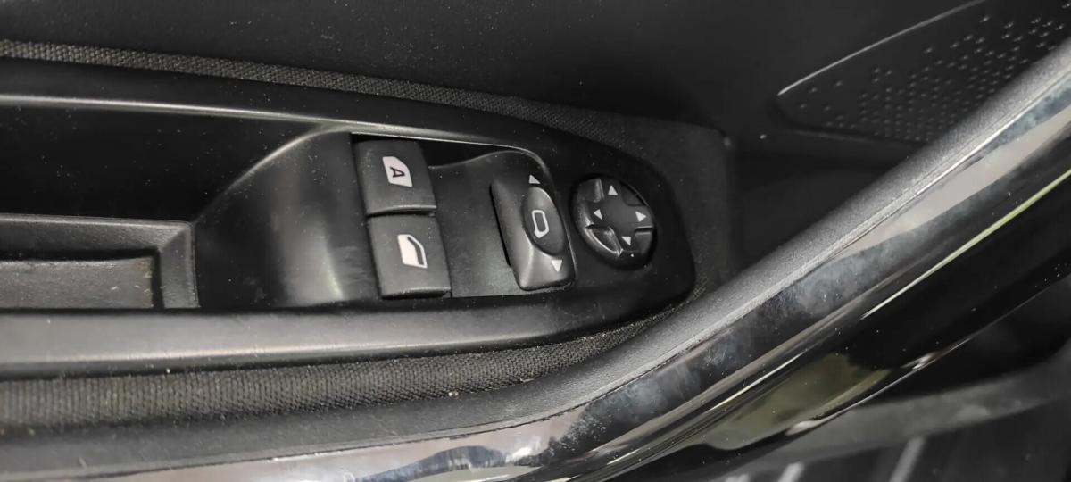 peugeot-208-2017-gasolina-1199cc