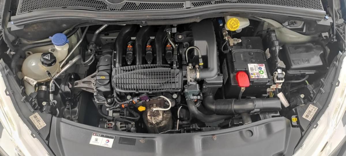 peugeot-208-2017-gasolina-1199cc