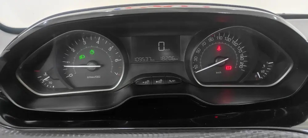 peugeot-208-2018-gasolina-1199cc