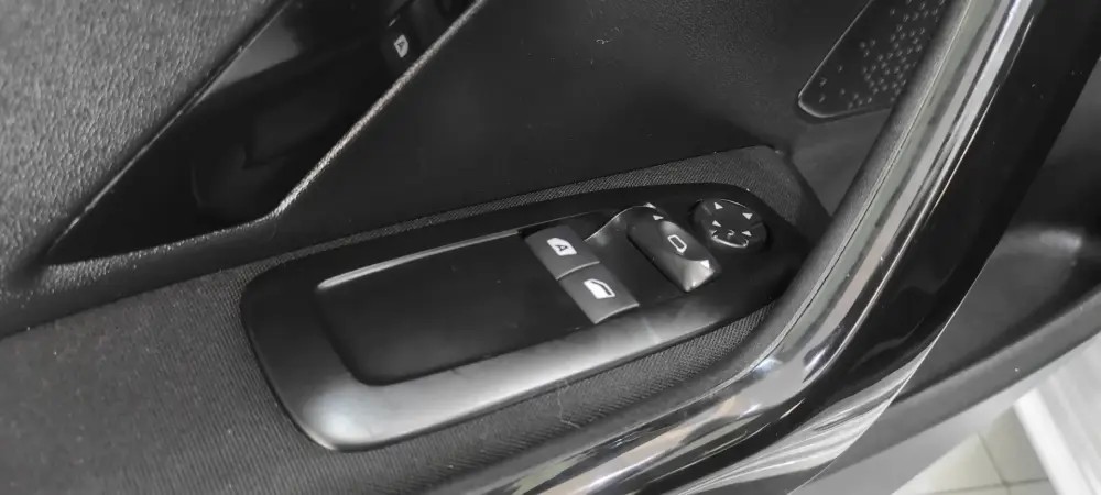peugeot-208-2018-gasolina-1199cc