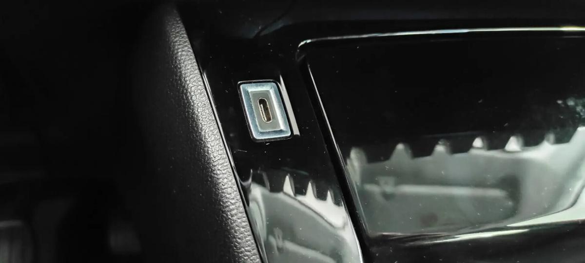 peugeot-208-2020-gasolina-1199cc