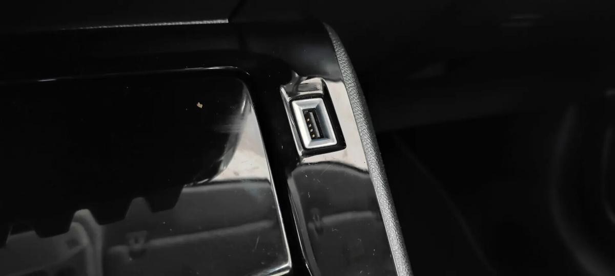 peugeot-208-2020-gasolina-1199cc