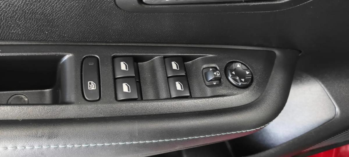 peugeot-208-2020-gasolina-1199cc