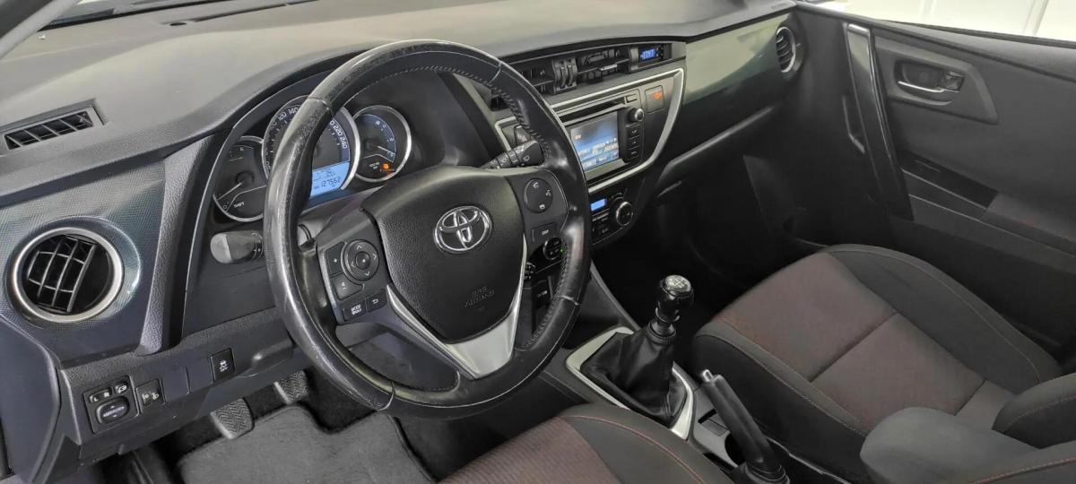 toyota-auris-touring-sports-2015-diesel-1364cc