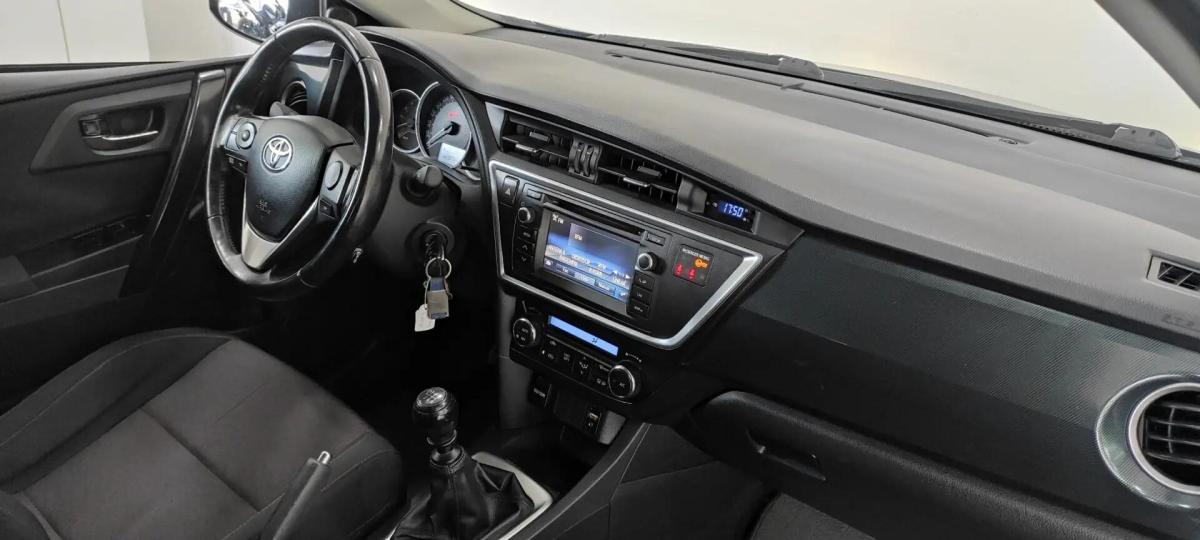 toyota-auris-touring-sports-2015-diesel-1364cc