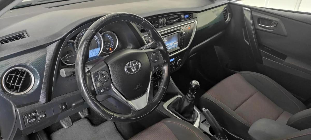 toyota-auris-touring-sports-2015-diesel-1364cc
