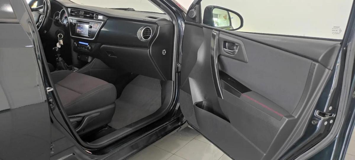 toyota-auris-touring-sports-2015-diesel-1364cc