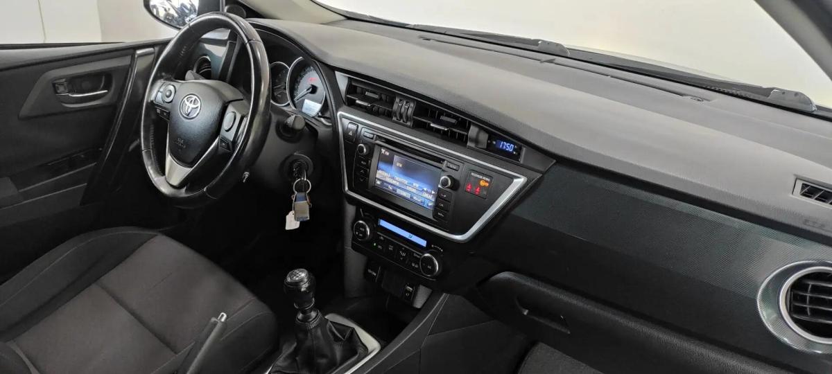 toyota-auris-touring-sports-2015-diesel-1364cc