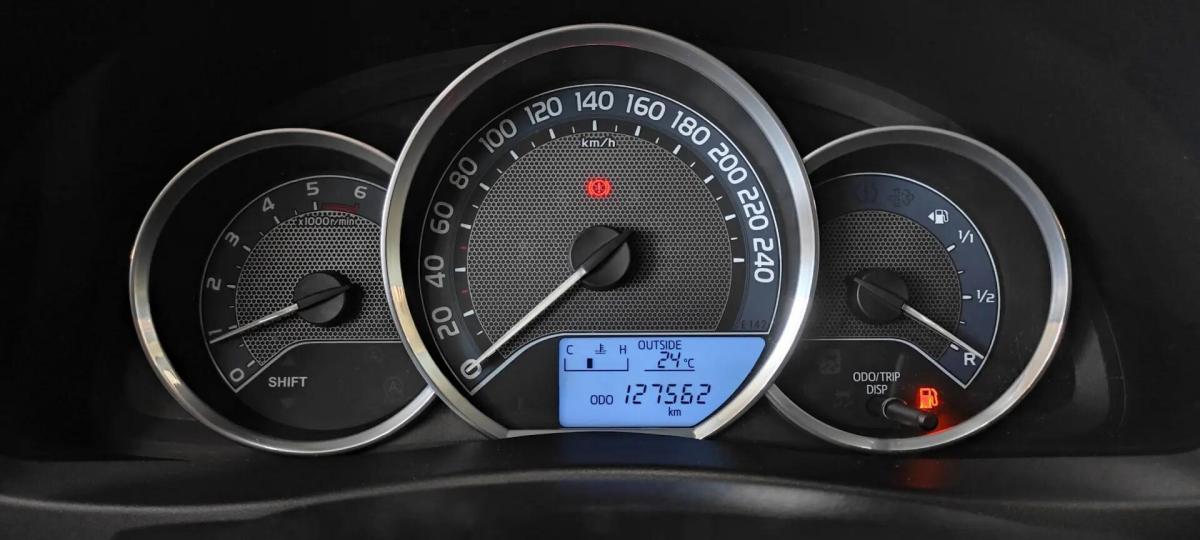 toyota-auris-touring-sports-2015-diesel-1364cc