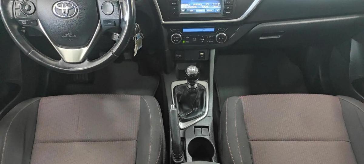 toyota-auris-touring-sports-2015-diesel-1364cc