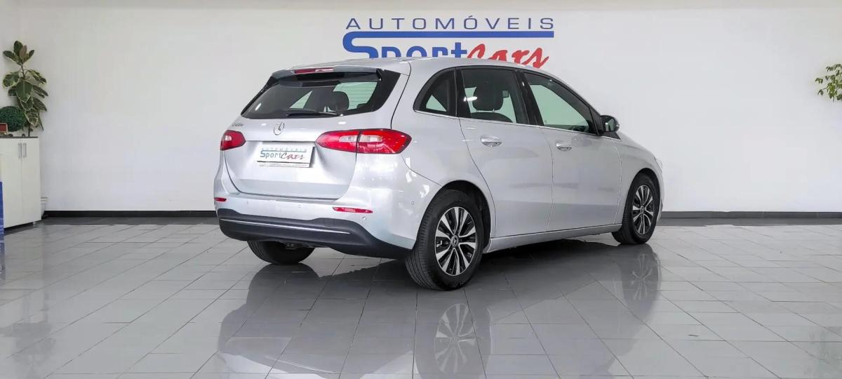mercedes-benz-180-style-2020-diesel-1461cc